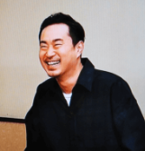 笑顔の男性