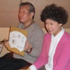 アフロヘアの女性