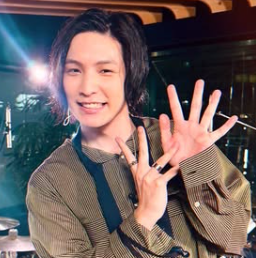 笑顔の男性